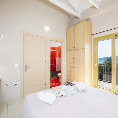 Pinelopi Karavomylos